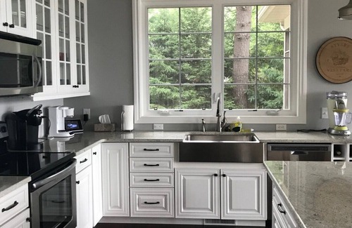 Sanford House | Beautiful Home Away from Home -