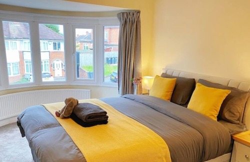 Sheldon House | Beautiful Home, BHX Airport, Nec, King Size Beds