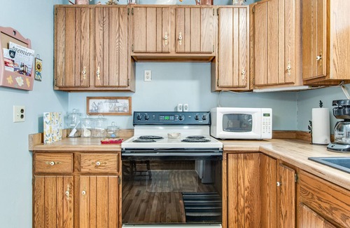 Conover Cabin | Beautiful home close to the lake w/WiFi, private washer/dryer, firepit, & patio