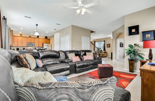 Trafalgar Village House | Beautiful home close to theme parks with private oool, AC & W/D - dog-friendly