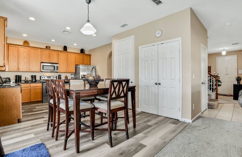 Trafalgar Village House | Beautiful home close to theme parks with private oool, AC & W/D - dog-friendly