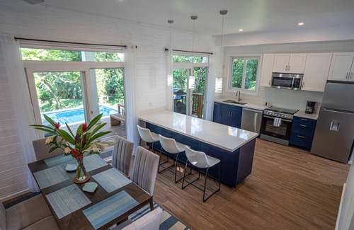 Antoneys Cay House | Beautiful home, easy 4 min walk to best of West Bay Beach
