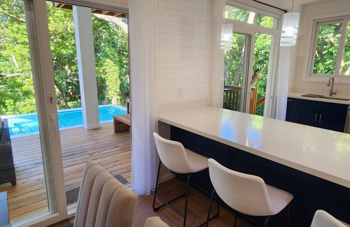 Antoneys Cay House | Beautiful home, easy 4 min walk to best of West Bay Beach
