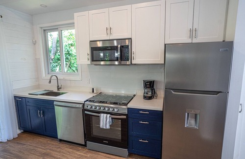 Antoneys Cay House | Beautiful home, easy 4 min walk to best of West Bay Beach