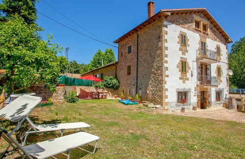 Navamuel House | Beautiful home in Bárcena de Ebro