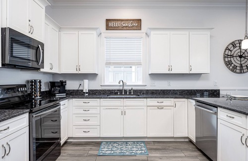 Crystal Beach House | Beautiful Home. Great Amenities and Location. Perfect for Large Groups.