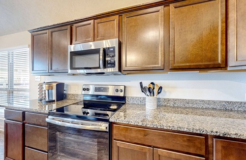 College Station House | Beautiful home in a friendly neighborhood with enclosed yard & al fresco dining