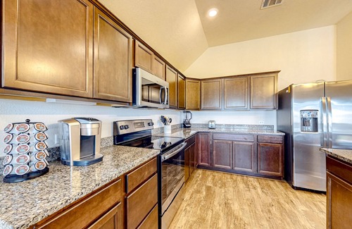 College Station House | Beautiful home in a friendly neighborhood with enclosed yard & al fresco dining