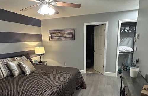 Bay Hill House | Beautiful home in a quiet neighborhood, just a stones throw from Restaurant Row!