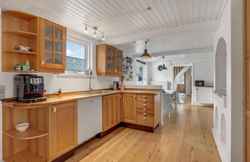 Tejn House | Beautiful home in Allinge with WiFi
