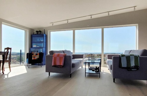 Bomlo House | Beautiful Home In Bremnes With Wifi