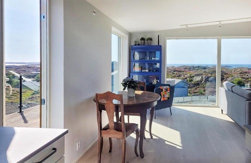 Bomlo House | Beautiful Home In Bremnes With Wifi