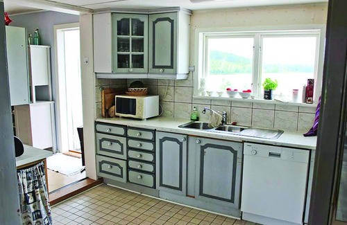 Bullaren House | Beautiful home in Bullaren with kitchen