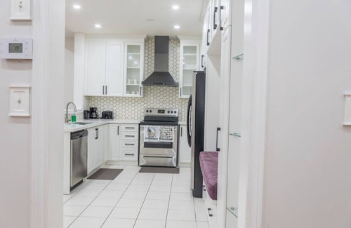 Brampton House | Beautiful Home in Central Local