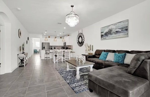 Four Corners House | Beautiful home in Championsgate near Disney 3 bedrooms for 10 people