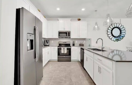 Four Corners House | Beautiful home in Championsgate near Disney 3 bedrooms for 10 people