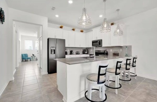 Four Corners House | Beautiful home in Championsgate near Disney 3 bedrooms for 10 people