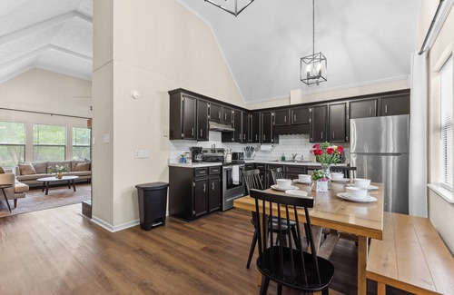 Perry House | Beautiful home in delightful Perry w/King Bed