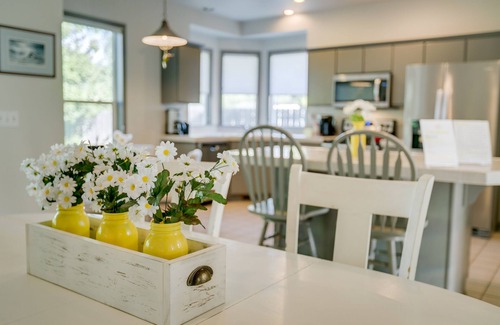 Eagle House | Beautiful home in downtown Eagle. Best location in Eagle!