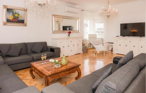 Dugo Selo House | Beautiful Home In Dugo Selo With Wifi