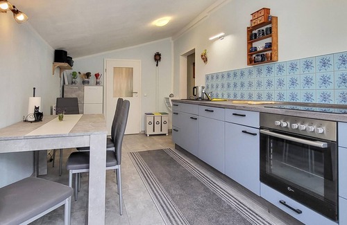 Rhoda House | Beautiful home in Erfurt with kitchen