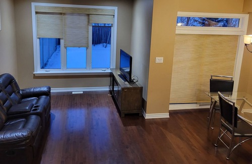 Hull House | Beautiful home in Findlay creek Ottawa