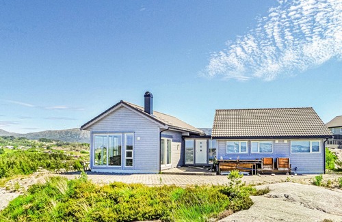 Fitjar House | Beautiful home in Fitjar