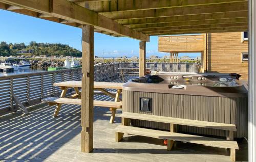 Haram House | Beautiful Home In Fjørtoft With Wifi