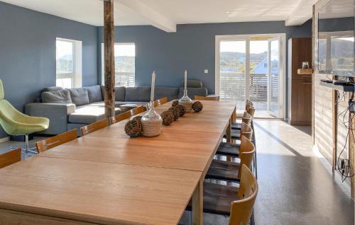 Haram House | Beautiful Home In Fjørtoft With Wifi