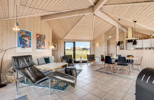 Lild Strand House | Beautiful home in Frøstrup with WiFi