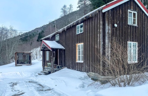 Sunndal House | Beautiful home in Gjøra with WiFi
