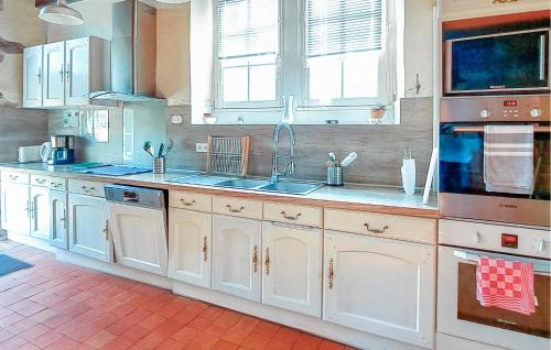 Gonneville-le-Theil House | Beautiful Home In Gonneville-Le-Theil