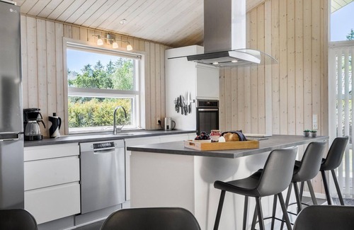 Bork Havn House | Beautiful home in Hemmet with kitchen