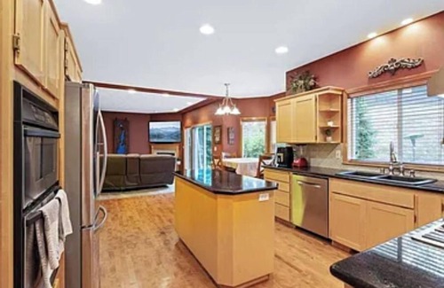 Mead House | Beautiful Home in Higher End Neighborhood Quiet Location
