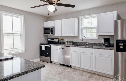 Cambridge House | Beautiful Home in Historic Waterfront District, Walk to Downtown!