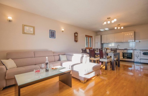 Imotski House | Beautiful home in Imotski with kitchen