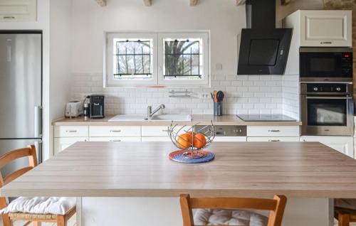 Issendolus House | Beautiful Home In Issendolus With Wifi