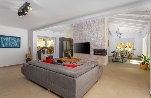 Jadranovo House | Beautiful home in Jadranovo