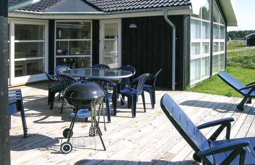 Bratten Strand House | Beautiful home in Jerup with sauna