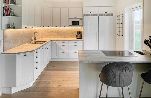 Kil House | Beautiful home in Kil with kitchen
