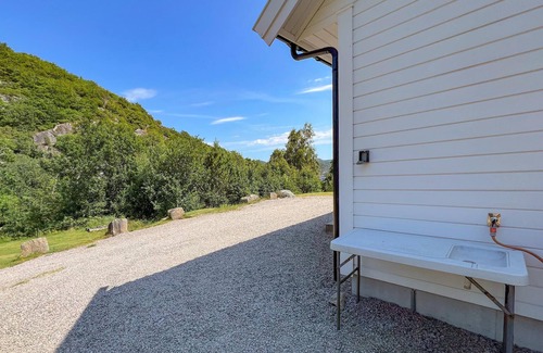 Lyngdal House | Beautiful home in Lyngdal with kitchen