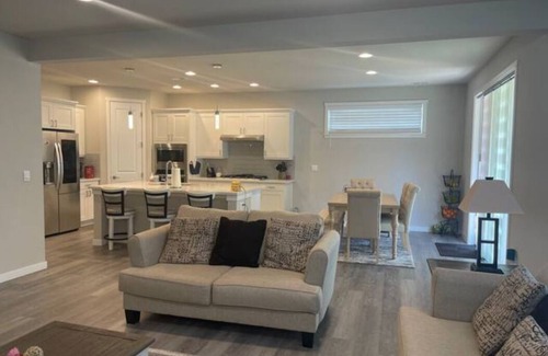 Smokey Point House | Beautiful Home in Marysville