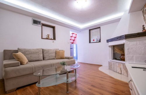 Veliko Brdo House | Beautiful home in Makarska with kitchen
