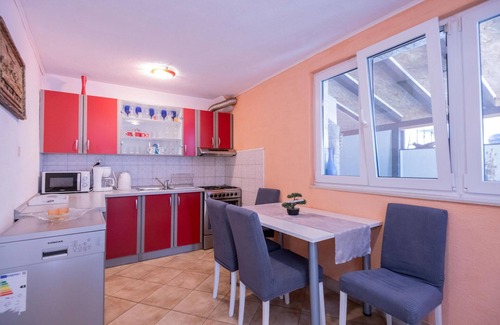 Veliko Brdo House | Beautiful home in Makarska with kitchen