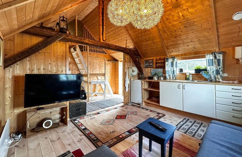 Nedstrand House | Beautiful home in Nedstrand with WiFi