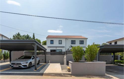 Njivice House | Beautiful Home In Njivice With Kitchen