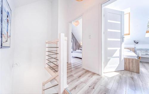 Nowecin House | Beautiful Home In Nowecin With Kitchen