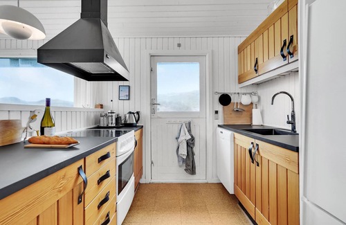Pandrup House | Beautiful home in Pandrup with WiFi