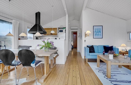 Pandrup House | Beautiful home in Pandrup with WiFi