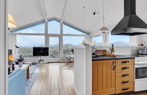 Pandrup House | Beautiful home in Pandrup with WiFi